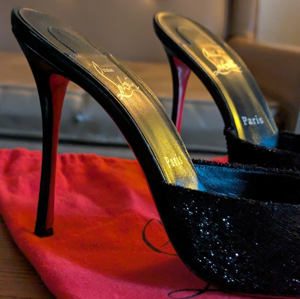 Christian Louboutin ME Dolly 100 Pumps in Black Velours + Box